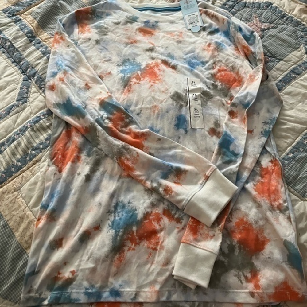 Cat and Jack Unisex Kids Shirt, NWT, tie dye size 16.


New with